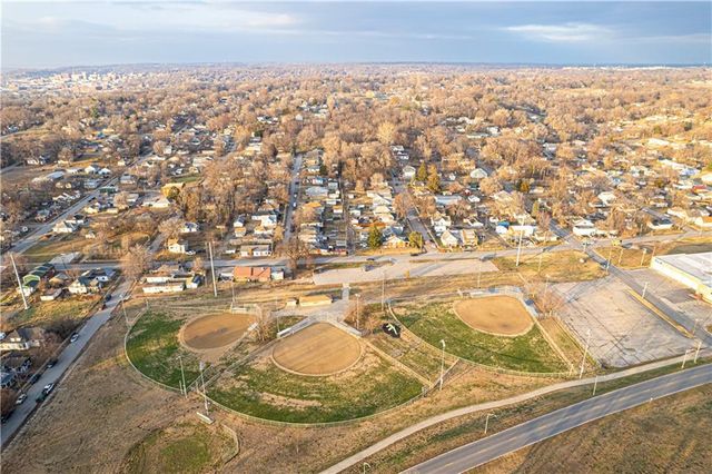 2819 S 22nd Street, St Joseph, MO 64503