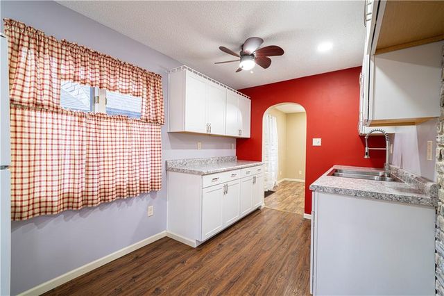 2819 S 22nd Street, St Joseph, MO 64503