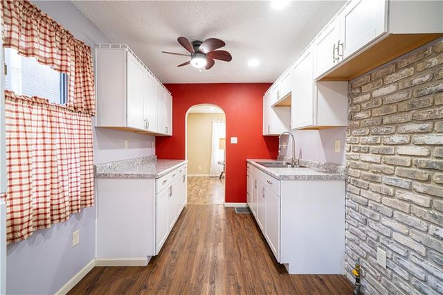 2819 S 22nd Street, St Joseph, MO 64503