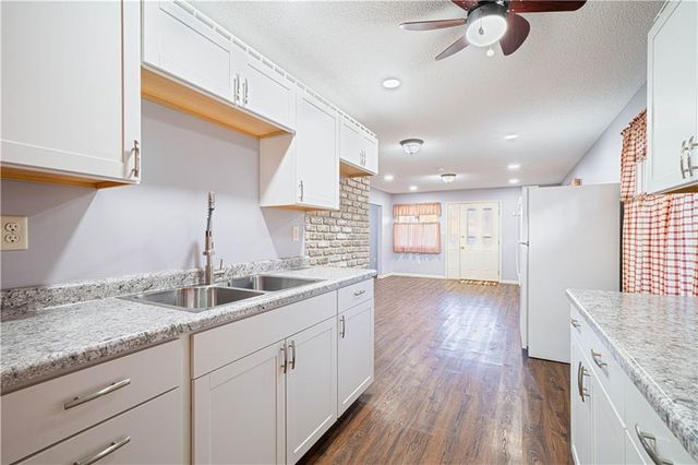 2819 S 22nd Street, St Joseph, MO 64503