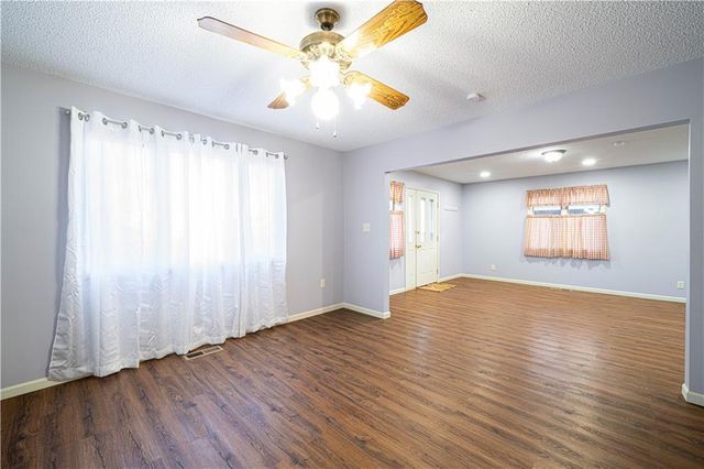 2819 S 22nd Street, St Joseph, MO 64503