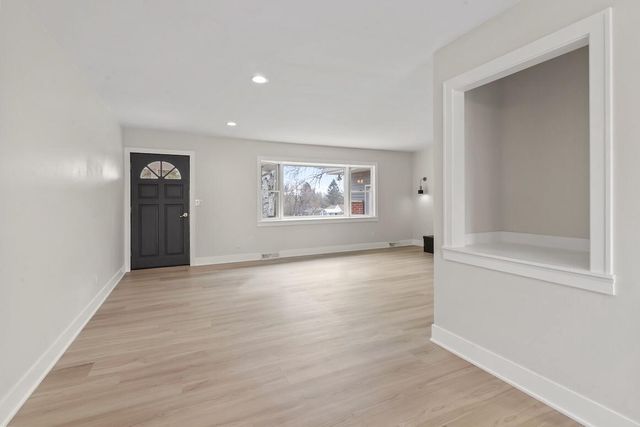 N56W36792 Cherokee ROAD, Oconomowoc, WI 53066