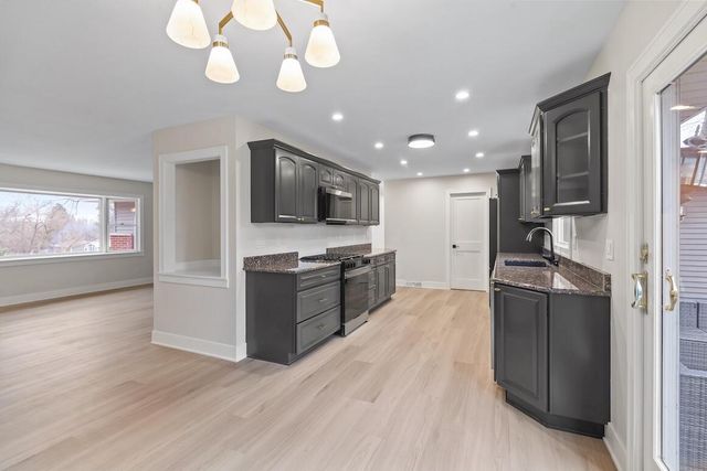 N56W36792 Cherokee ROAD, Oconomowoc, WI 53066