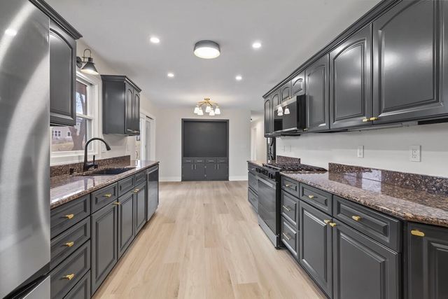 N56W36792 Cherokee ROAD, Oconomowoc, WI 53066