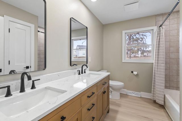 N56W36792 Cherokee ROAD, Oconomowoc, WI 53066