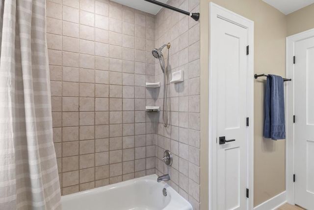 N56W36792 Cherokee ROAD, Oconomowoc, WI 53066