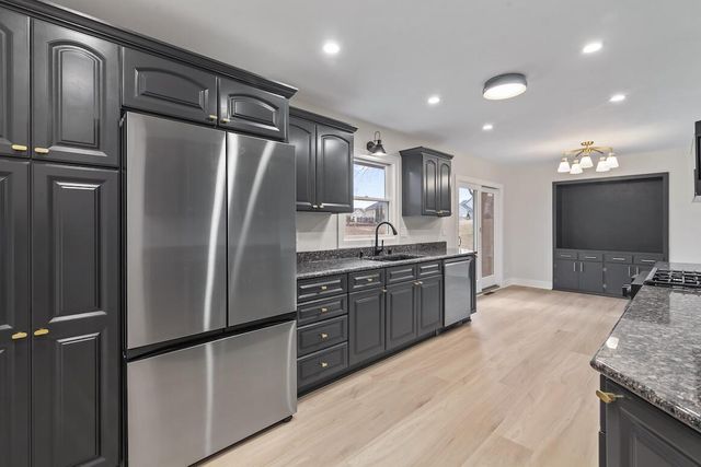 N56W36792 Cherokee ROAD, Oconomowoc, WI 53066