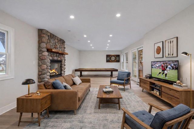 N56W36792 Cherokee ROAD, Oconomowoc, WI 53066