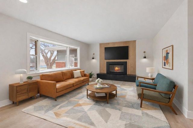 N56W36792 Cherokee ROAD, Oconomowoc, WI 53066