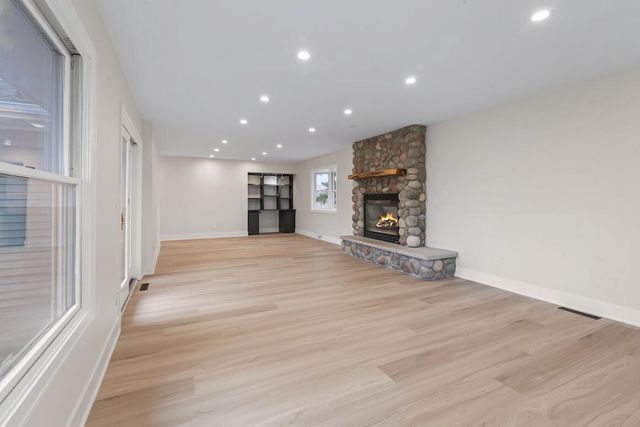 N56W36792 Cherokee ROAD, Oconomowoc, WI 53066