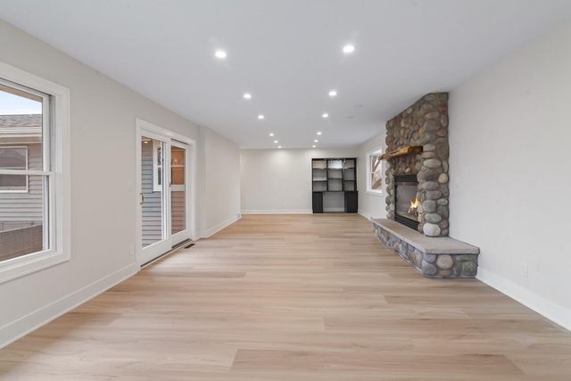 N56W36792 Cherokee ROAD, Oconomowoc, WI 53066