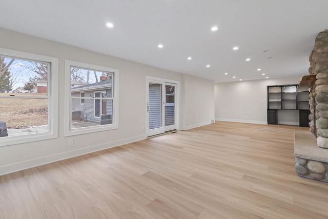 N56W36792 Cherokee ROAD, Oconomowoc, WI 53066