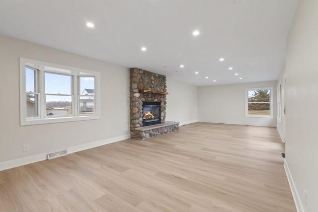 N56W36792 Cherokee ROAD, Oconomowoc, WI 53066