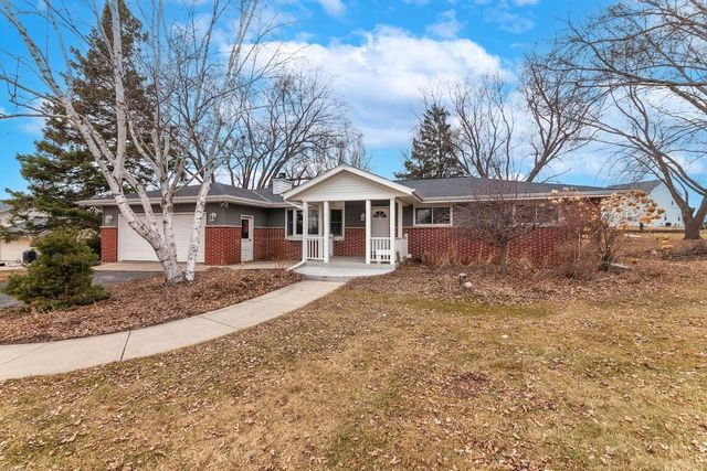 N56W36792 Cherokee ROAD, Oconomowoc, WI 53066
