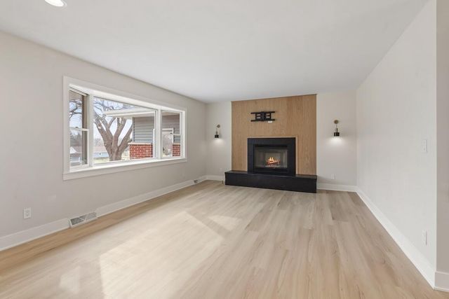 N56W36792 Cherokee ROAD, Oconomowoc, WI 53066