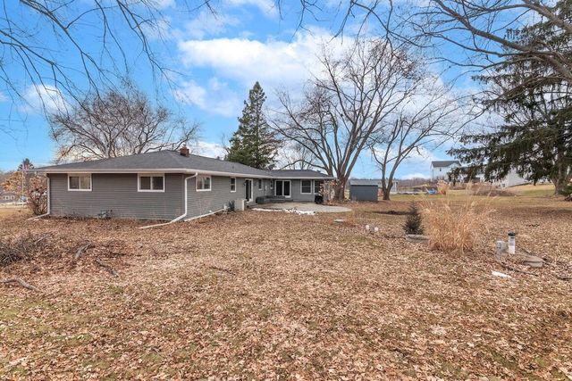 N56W36792 Cherokee ROAD, Oconomowoc, WI 53066