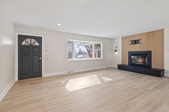 N56W36792 Cherokee ROAD, Oconomowoc, WI 53066