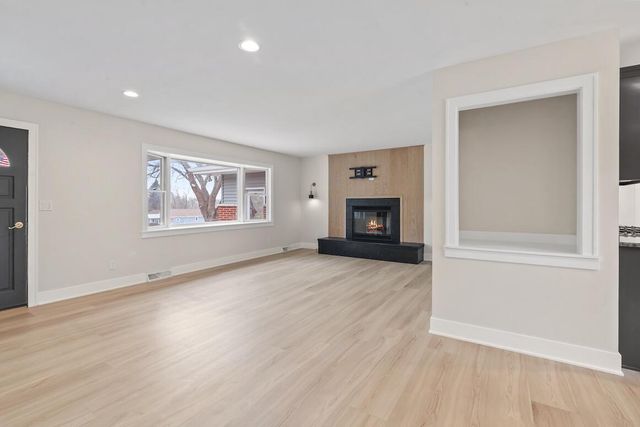 N56W36792 Cherokee ROAD, Oconomowoc, WI 53066