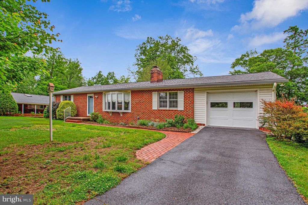 6721 PINE DR, Columbia, MD 21046