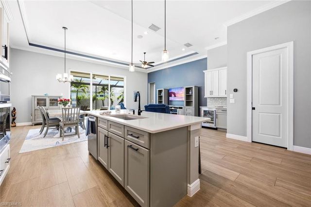 8986 Redonda DR, Naples, FL 34114