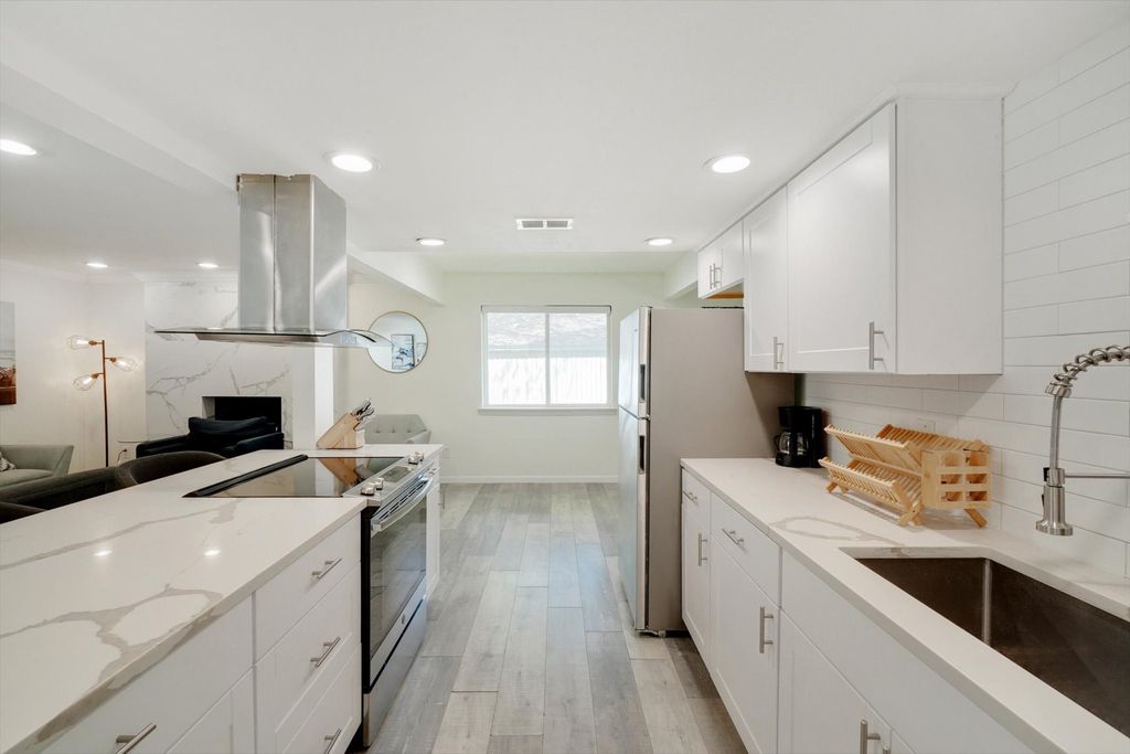 742 Austrian Road, Grand Prairie, TX 75050