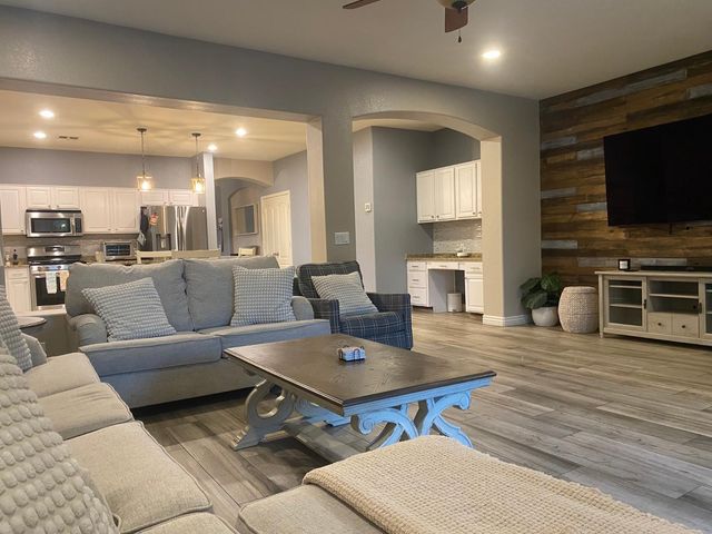 9237 W Irma Lane, Peoria, AZ 85382