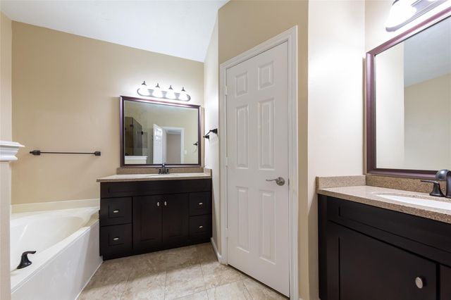 4707 Cashel Circle C, Houston, TX 77069