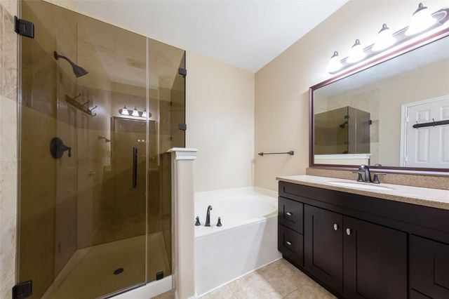 4707 Cashel Circle C, Houston, TX 77069