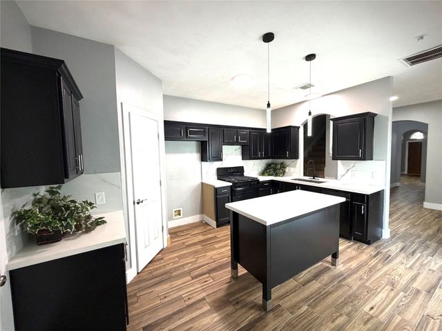 4707 Cashel Circle C, Houston, TX 77069