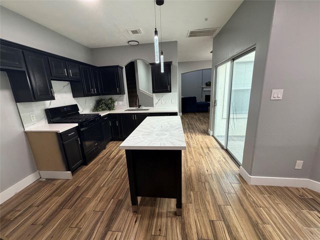 4707 Cashel Circle C, Houston, TX 77069