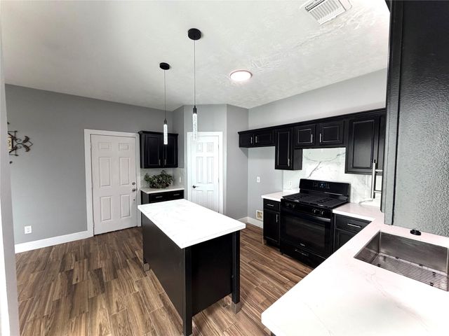 4707 Cashel Circle C, Houston, TX 77069