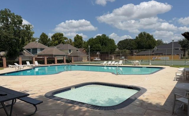4707 Cashel Circle C, Houston, TX 77069