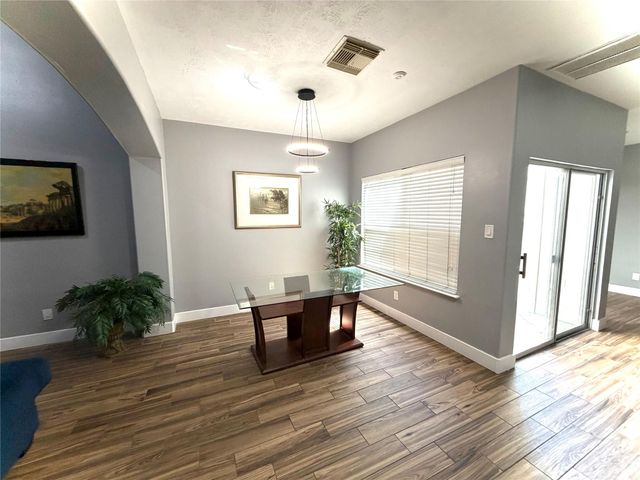 4707 Cashel Circle C, Houston, TX 77069