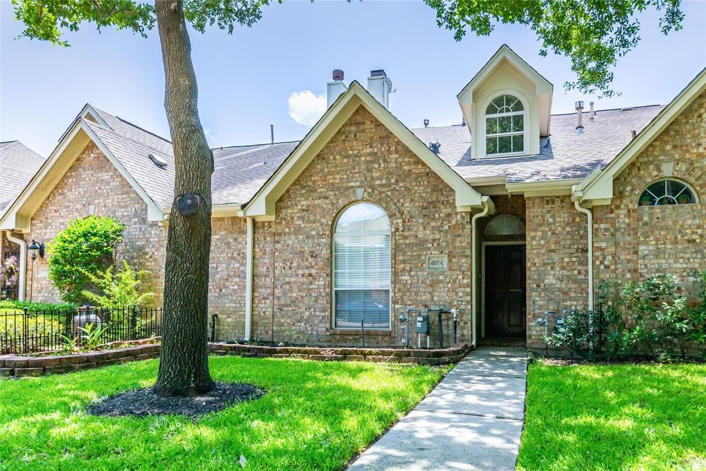 4707 Cashel Circle C, Houston, TX 77069