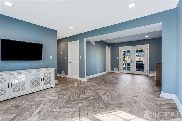 111 W Willow Street, Colonia, NJ 07067