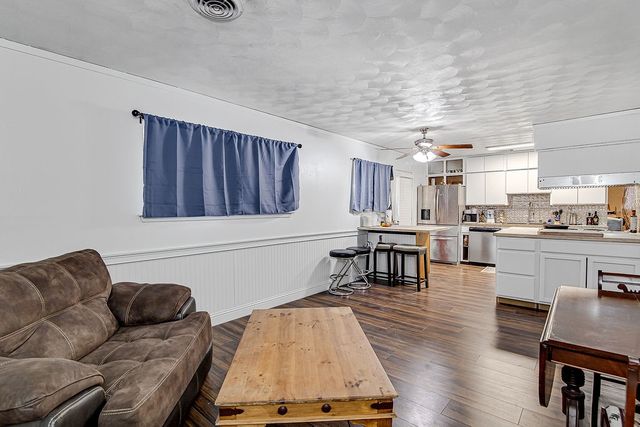 304 Sundown Court, Burleson, TX 76028