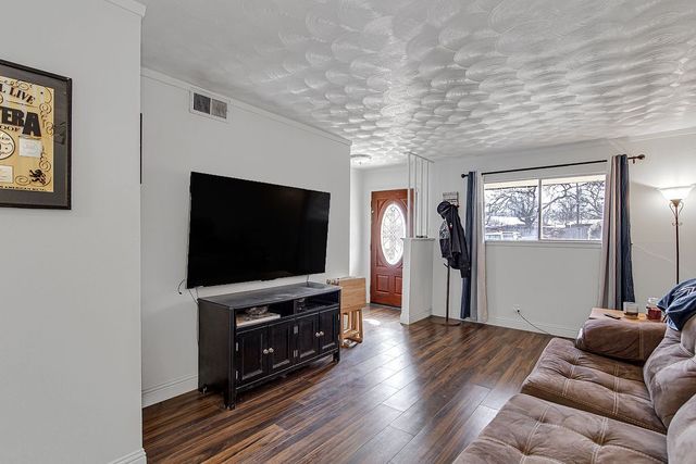 304 Sundown Court, Burleson, TX 76028