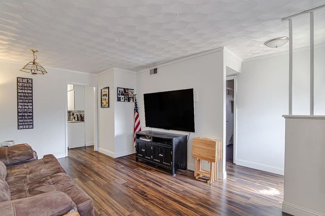 304 Sundown Court, Burleson, TX 76028