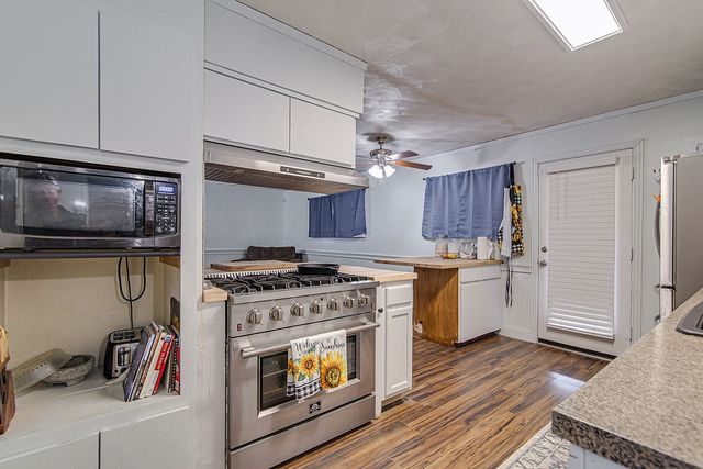 304 Sundown Court, Burleson, TX 76028