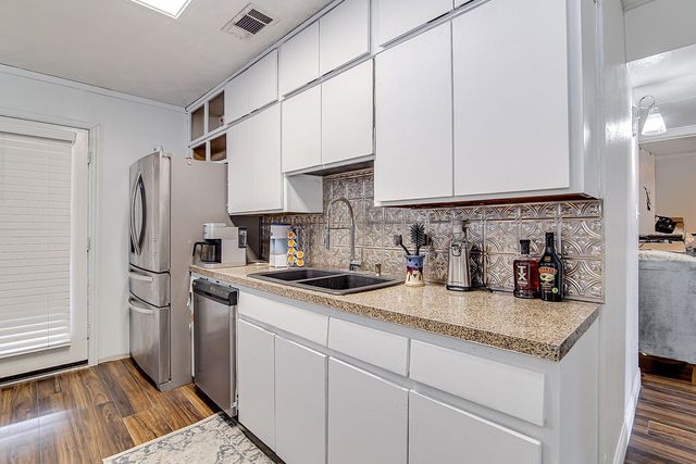 304 Sundown Court, Burleson, TX 76028