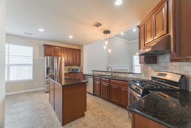 139 S Rocky Point Cir, The Woodlands, TX 77389