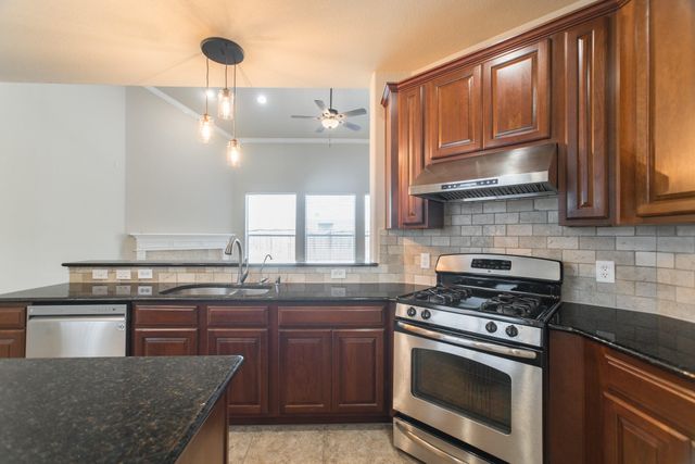 139 S Rocky Point Cir, The Woodlands, TX 77389