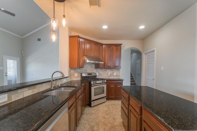 139 S Rocky Point Cir, The Woodlands, TX 77389