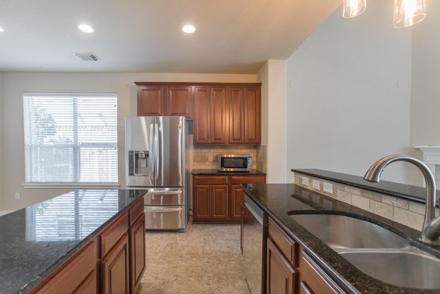 139 S Rocky Point Cir, The Woodlands, TX 77389