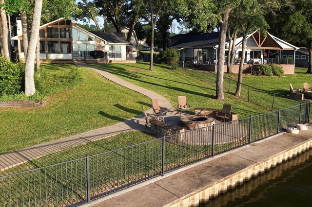 278 Shady Shores Drive, Mabank, TX 75156