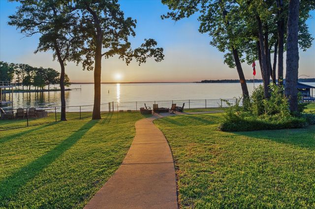 278 Shady Shores Drive, Mabank, TX 75156