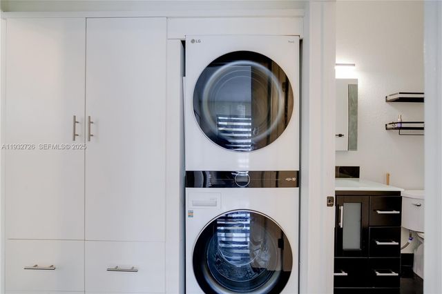 14805 SW 74th Ln, Miami, FL 33193