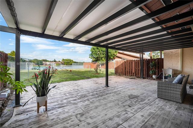 14805 SW 74th Ln, Miami, FL 33193