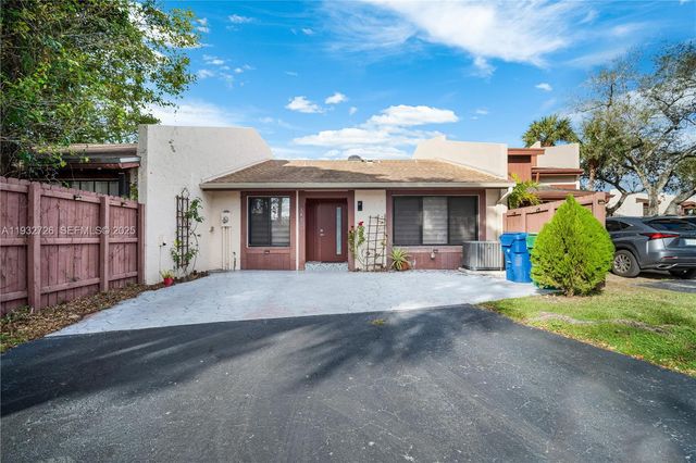 14805 SW 74th Ln, Miami, FL 33193