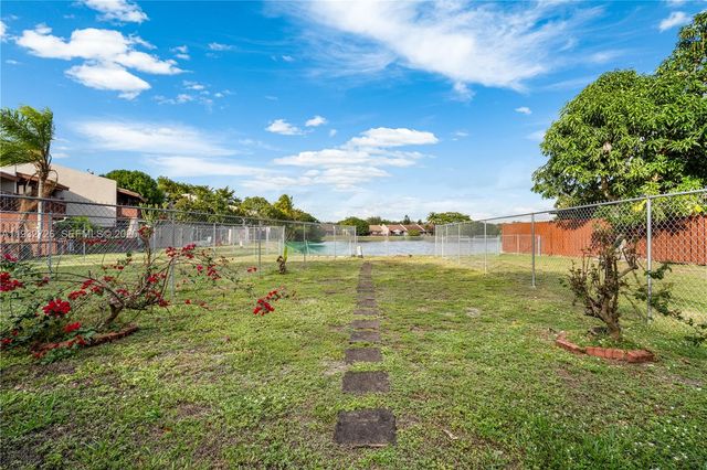 14805 SW 74th Ln, Miami, FL 33193